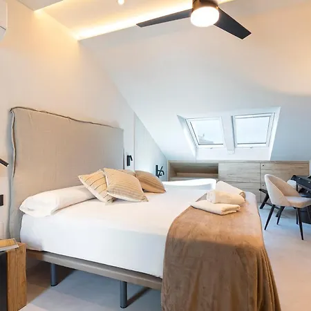 Magnificent Renovated 2bd 2bth Duplex With Terrace - Centre Apartment