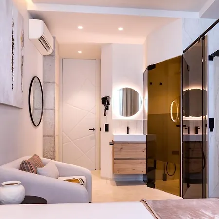 Magnificent Renovated 2bd 2bth Duplex With Terrace - Centre Apartment *